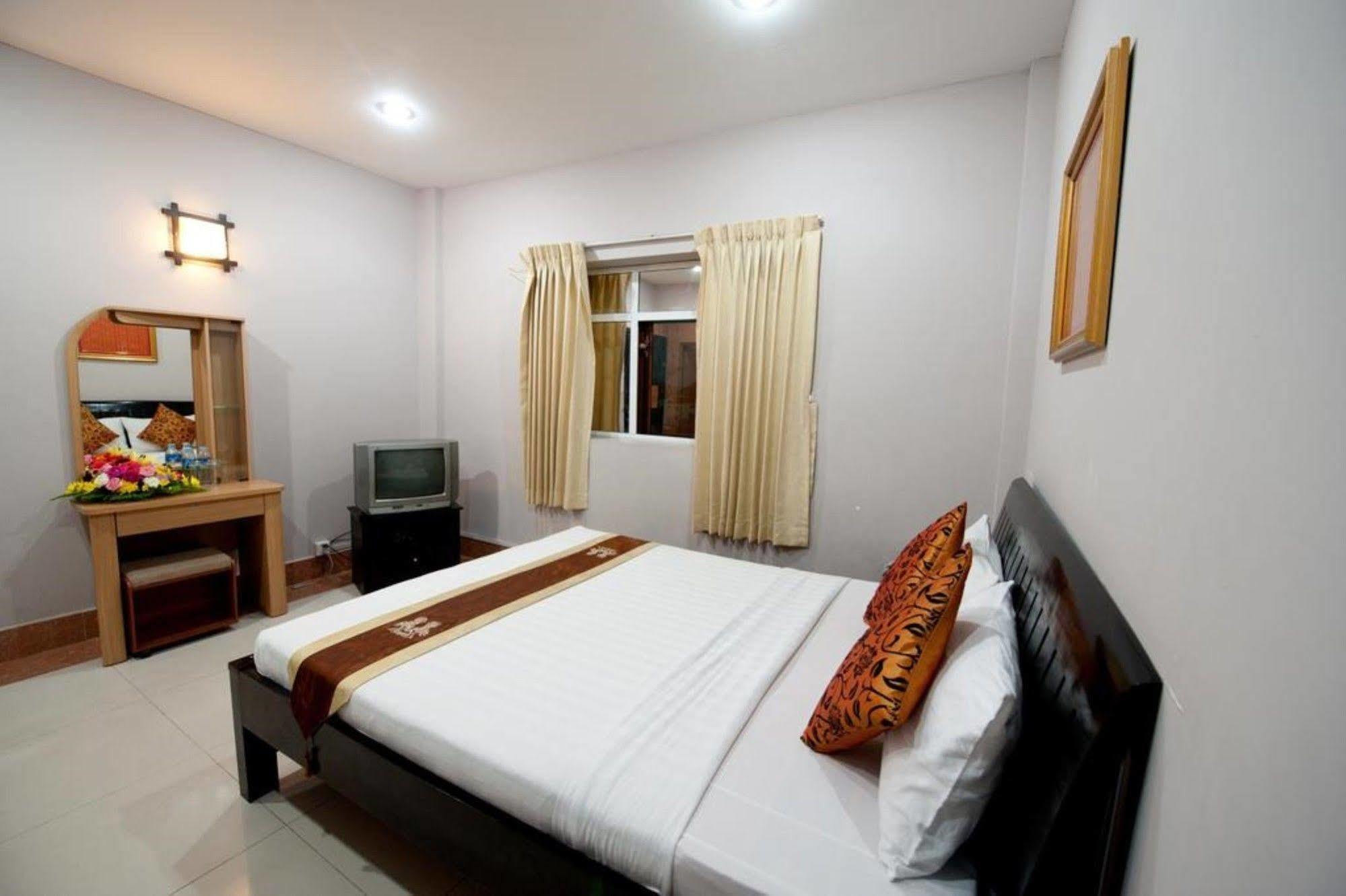 Wei Si Deng Hotel & Restaurant Phnom Penh Exterior photo